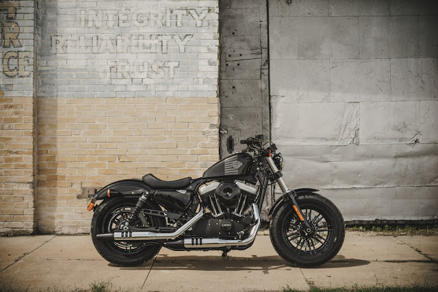 Linha Harley-Davidson 2016: Sportster fica mais confortável e Fat Boy mais potente