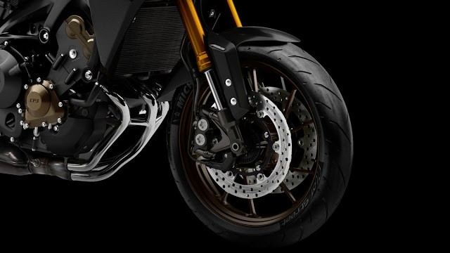 Yamaha MT-09 Tracer. O novo modelo da linha MT mescla elementos esportivos, street e touring.