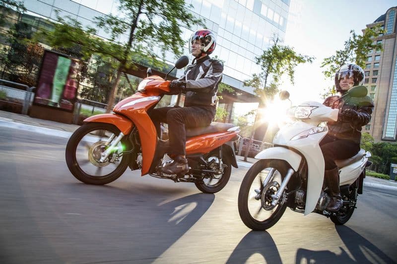 Honda Biz passa por nova roupagem para 2018