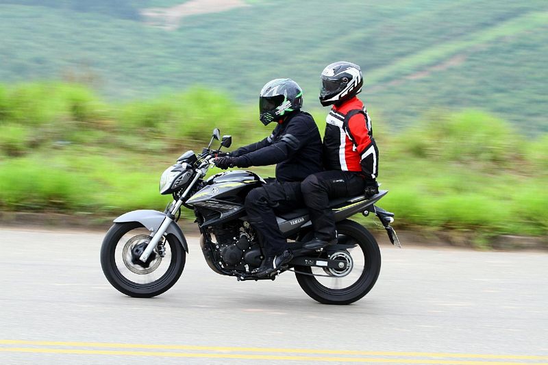 Bogotá proíbe circulação de homens na garupa de motos acima de 125 cc