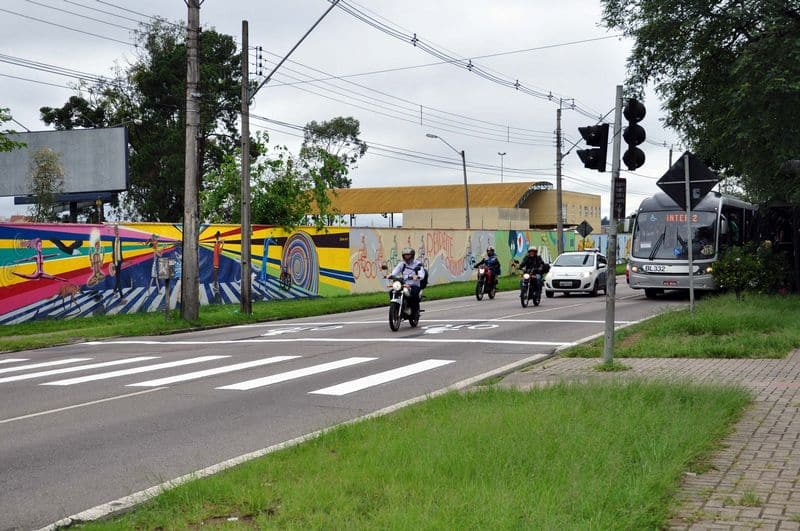 Curitiba testa sinalização especial para motos