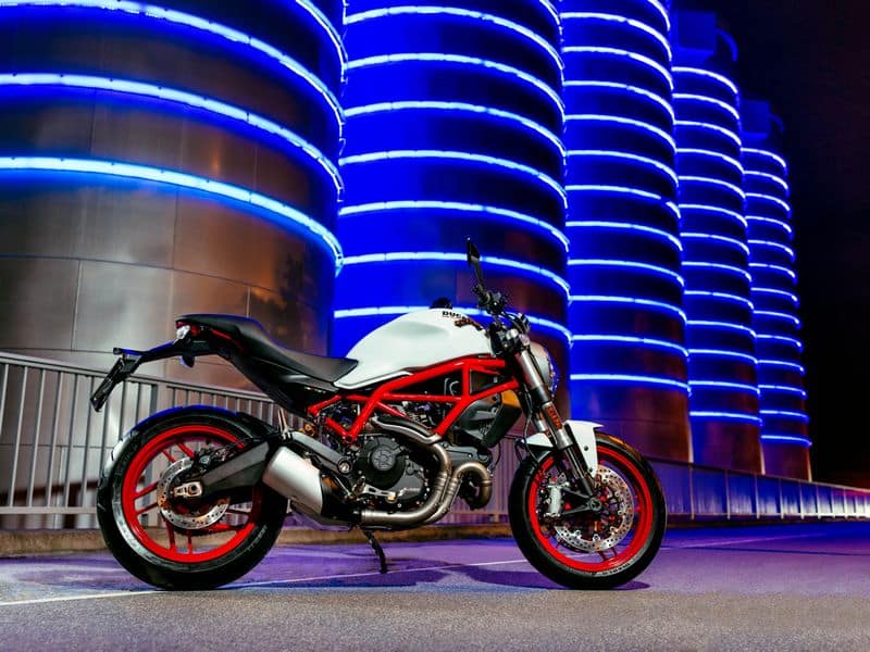 Nova Ducati Monster 797 em alta