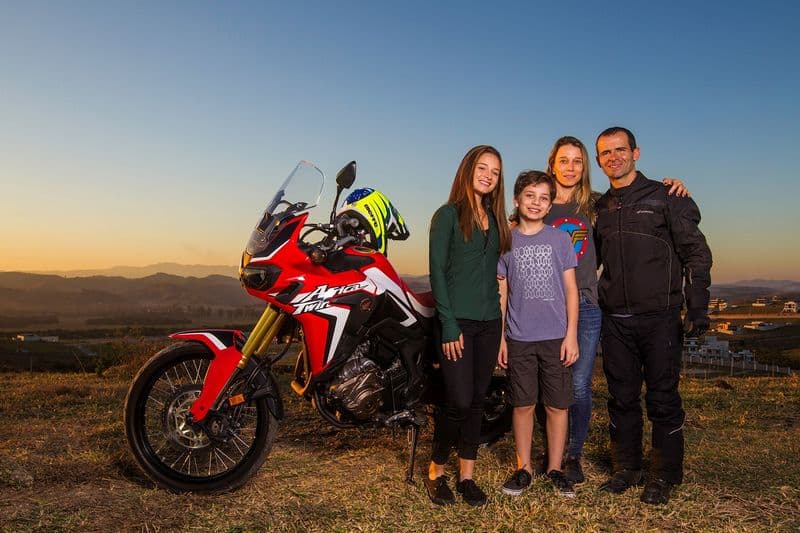 Jean Azevedo e a família "moto".