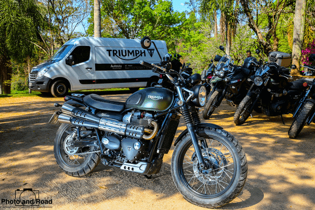 Terceiro passeio de clássicas da Triumph reúne quase 100 motos