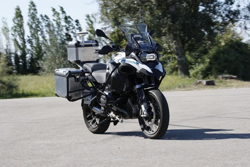 BMW Motorrad apresenta: a moto que "pilota sozinha"