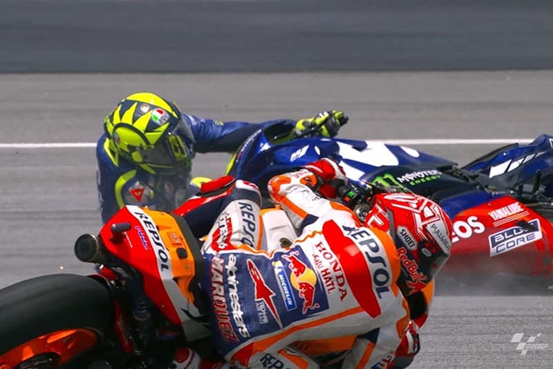 Rossi perde a traseira e Márquez parte para a vitória no GP da Malásia - Foto: Reprodução Moto GP