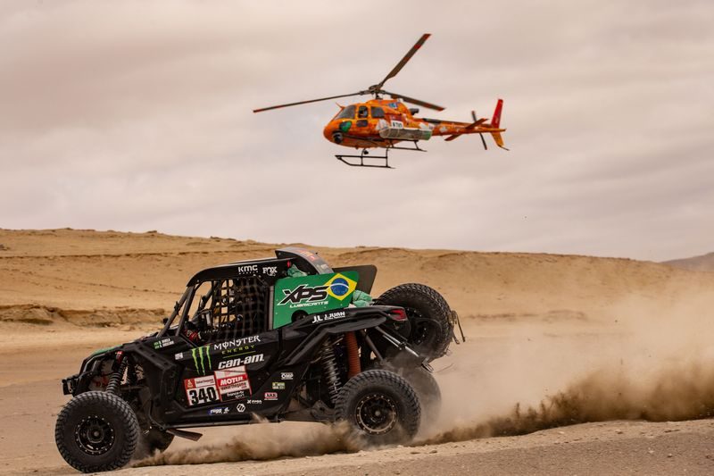 Reinaldo Varela e Gustavo Gugelmin, com o Can-Am Maverick X3, em ação na oitava etapa do Rally Dakar 2019, no Peru. Crédito: Victor Eleuterio