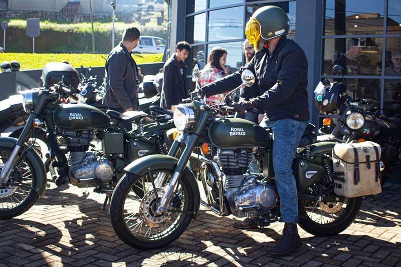 Royal Enfield recebe motociclistas com festa julina em comemoração ao Dia do Motociclista 01