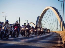 Cerca de 50 mil motos se reuniram no maior passeio motociclístico do mundo para celebrar a data e as conquistas do mundo das duas rodas no dia 27 de julho, o dia do motociclista e último dia do festival Brasília Capital Moto Week.