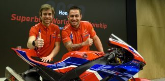 Alvaro Bautista e Leo Haslam (à direita), pilotos da Team HRC, no lançamento da equipe para o Mundial de Superbike 2020. Crédito: HRC. Divulgação: Mundo Press