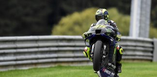 Com público na arquibancada e torcida a favor, Valentino Rossi quer conquistar o pódio de número 200 - Foto: Yamaha MotoGP