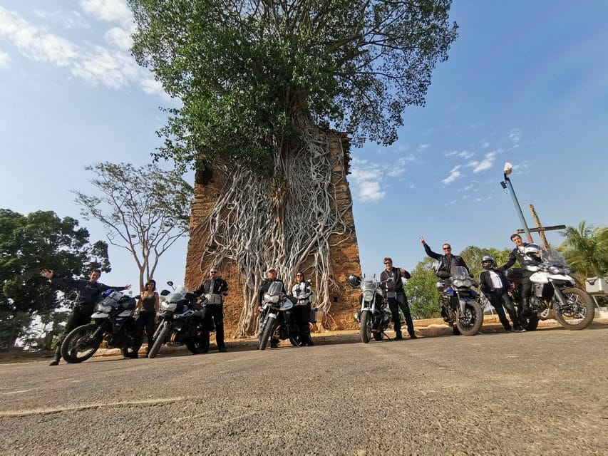 Triumph Riding Experience (TRX) - São tours de 3 a 14 dias, incluindo destinos como Serra do Rio do Rastro, Gramado, Pantanal, Bonito, Jalapão, Velho Chico, Costa Brasileira, Tiradentes e Estrada Real, entre outros.