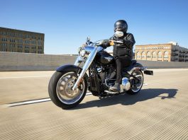 Linha Harley-Davidson 2021 - H-D Fat Boy® 114 2021 com novo estilo em cromado brilhante