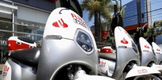 O compartilhamento de motos elétricas está disponível para clientes e não clientes do Santander
