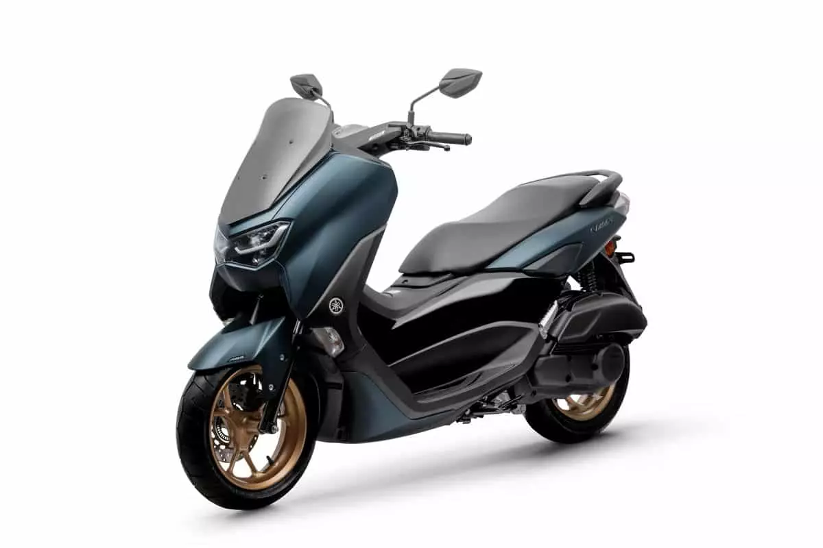 Nova Yamaha NMAX Connected 160 ABS; interatividade até com as redes sociais. 4 tn 2023 NMAX 160 MATT GREEN 3 4 ESQUERDA