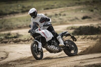 Ducati Desert X chega ao Brasil por R$ 97.990