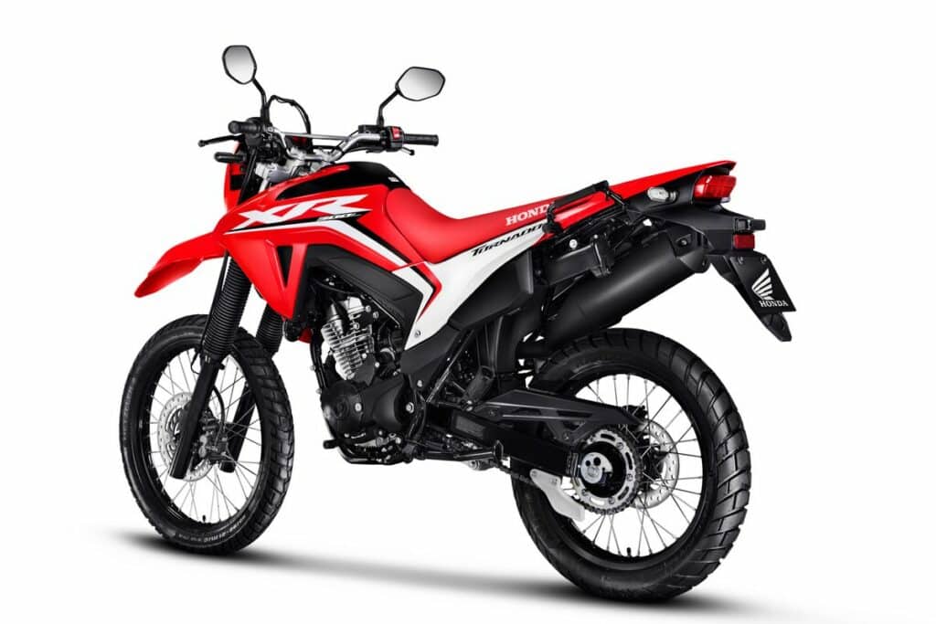 tn XR 300L Tornado 2025 ESTUDIO 03