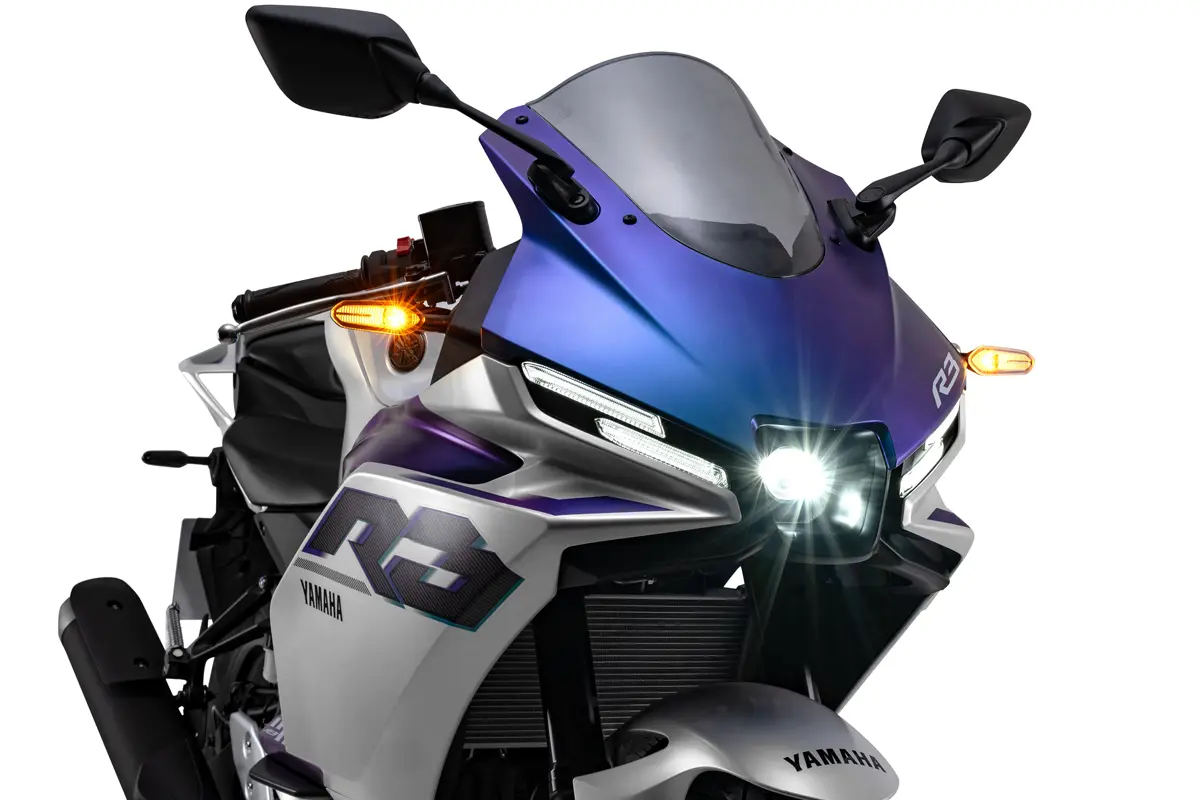 Yamaha R3 2026: conjunto ótico em Full LED