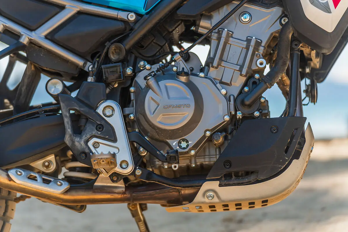 CFMoto 450MT no Brasil: motor de 44cv - Divulgação CFMoto 450MT no Brasil: motor de 44cv - Divulgação