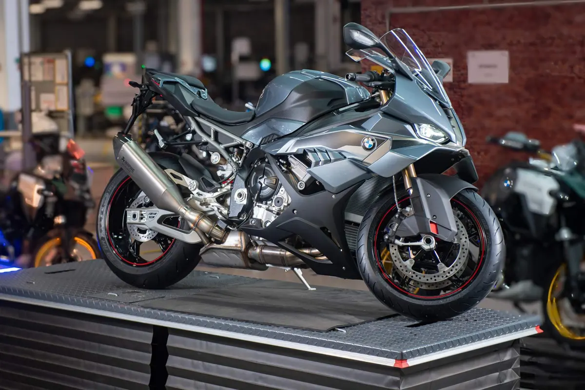 Nova BMW S 1000 RR 2026 - nova cor Bluestone Metallic - Divulgação Nova BMW S 1000 RR 2026 - nova cor Bluestone Metallic - Divulgação