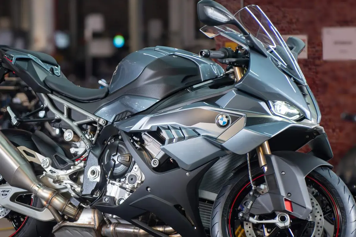 Nova BMW S 1000 RR 2026 - nova cor Bluestone Metallic - Divulgação Nova BMW S 1000 RR 2026 - nova cor Bluestone Metallic - Divulgação