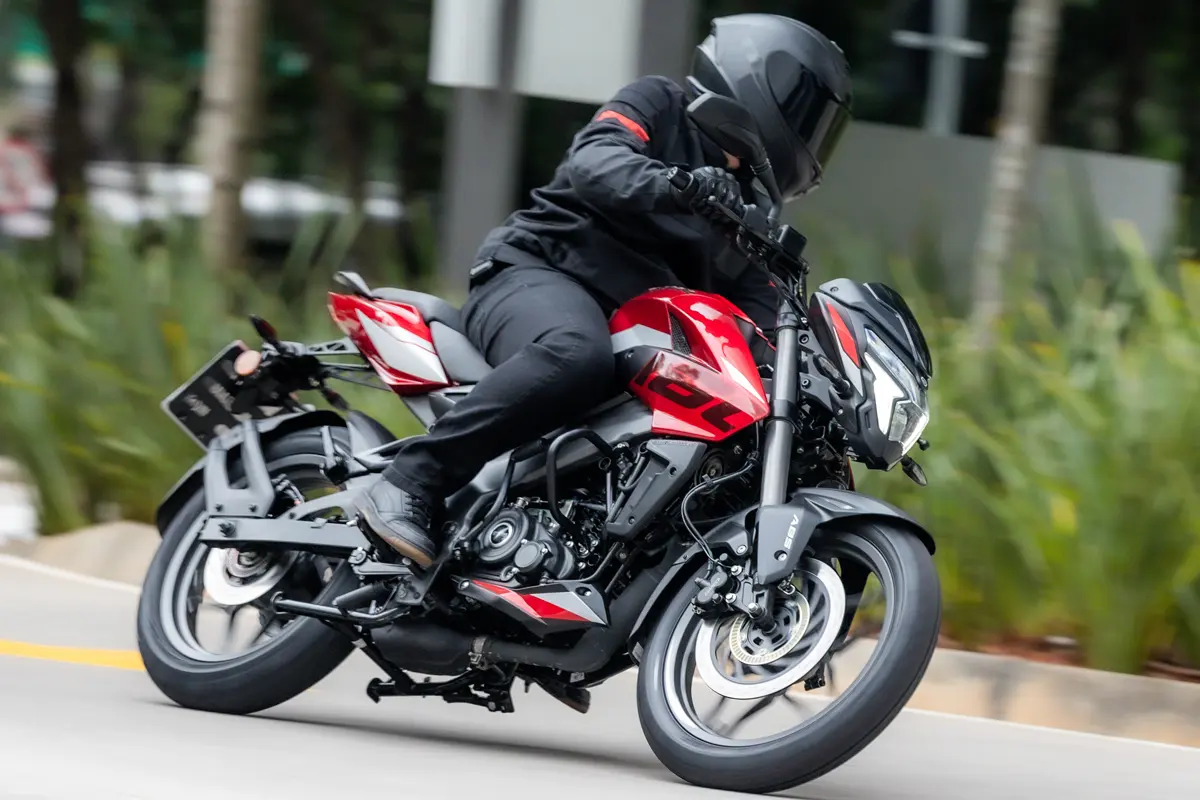 Dominar NS 160 2026 - Vermelha (Cocktail Wine Red) - Divulgação