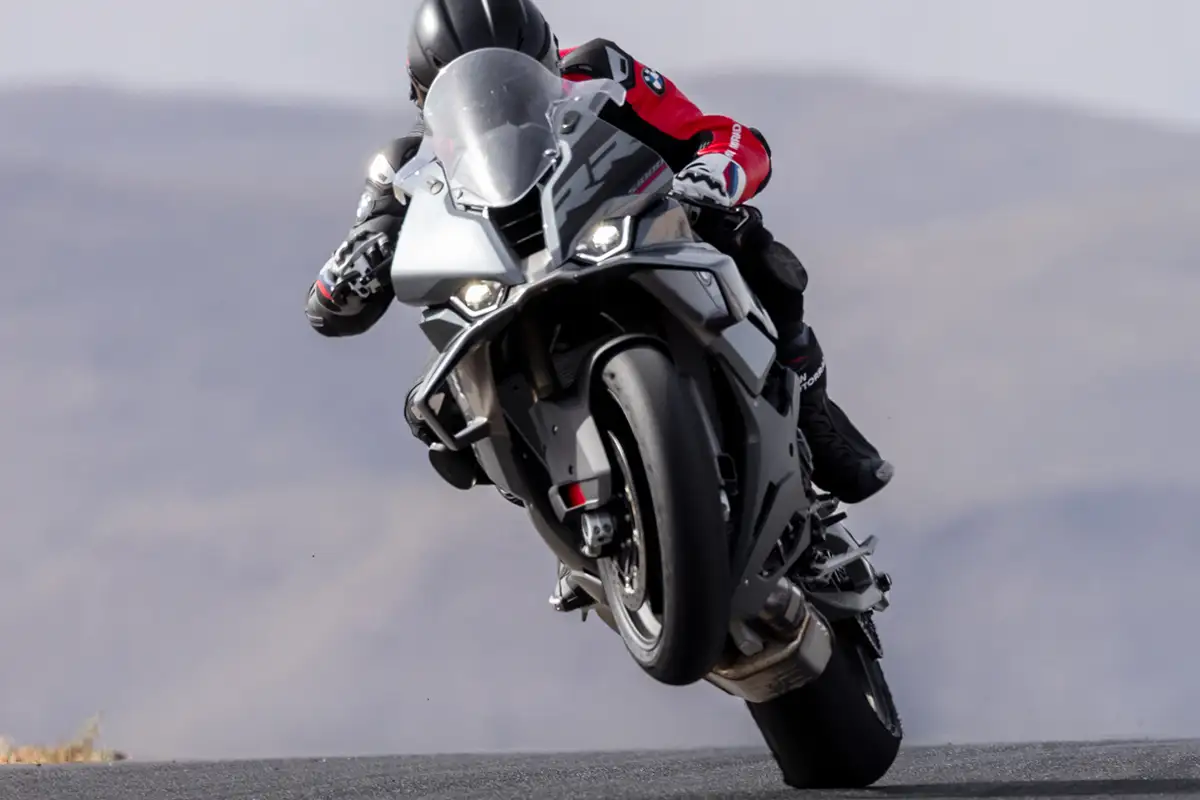 Nova BMW S 1000 RR 2026: Visualmente agressiva - Divulgação Nova BMW S 1000 RR 2026: Visualmente agressiva - Divulgação