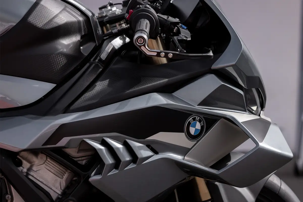 Nova BMW S 1000 RR: detalhe do defletor lateral - Divulgação Nova BMW S 1000 RR: detalhe do defletor lateral - Divulgação
