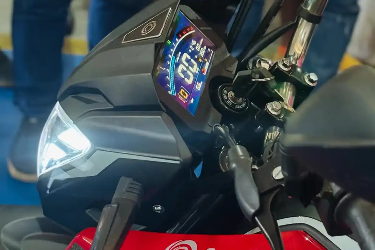 Avelloz AZ170 Bravo painel totalmente digital - Divulgação Avelloz AZ170 Bravo painel totalmente digital - Divulgação