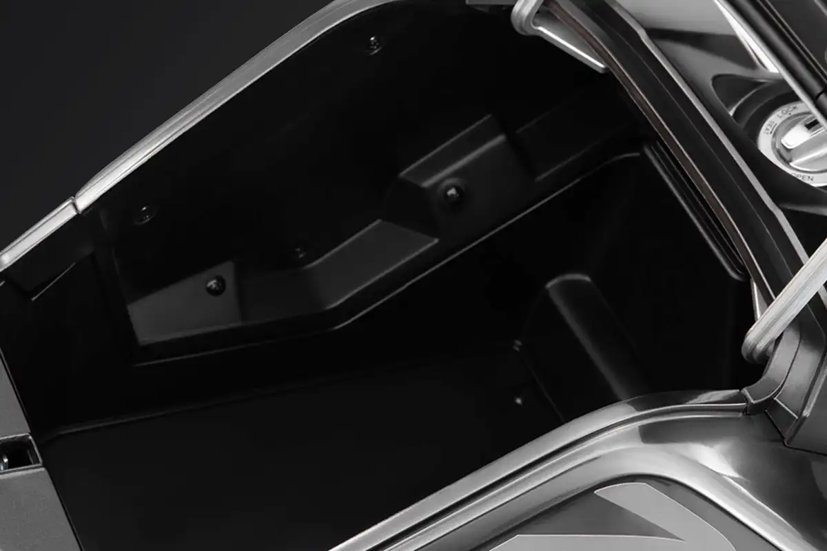 Yadea Keeness - espaço de de 16 litros, onde seria o tanque - Divulgação Yadea Keeness - espaço de de 16 litros, onde seria o tanque - Divulgação