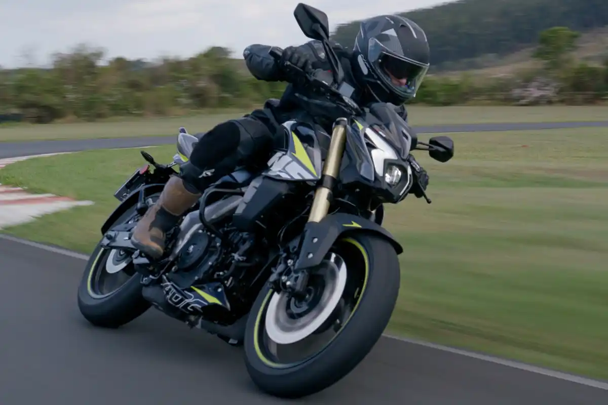 Dominar NS400Z - Divulgação