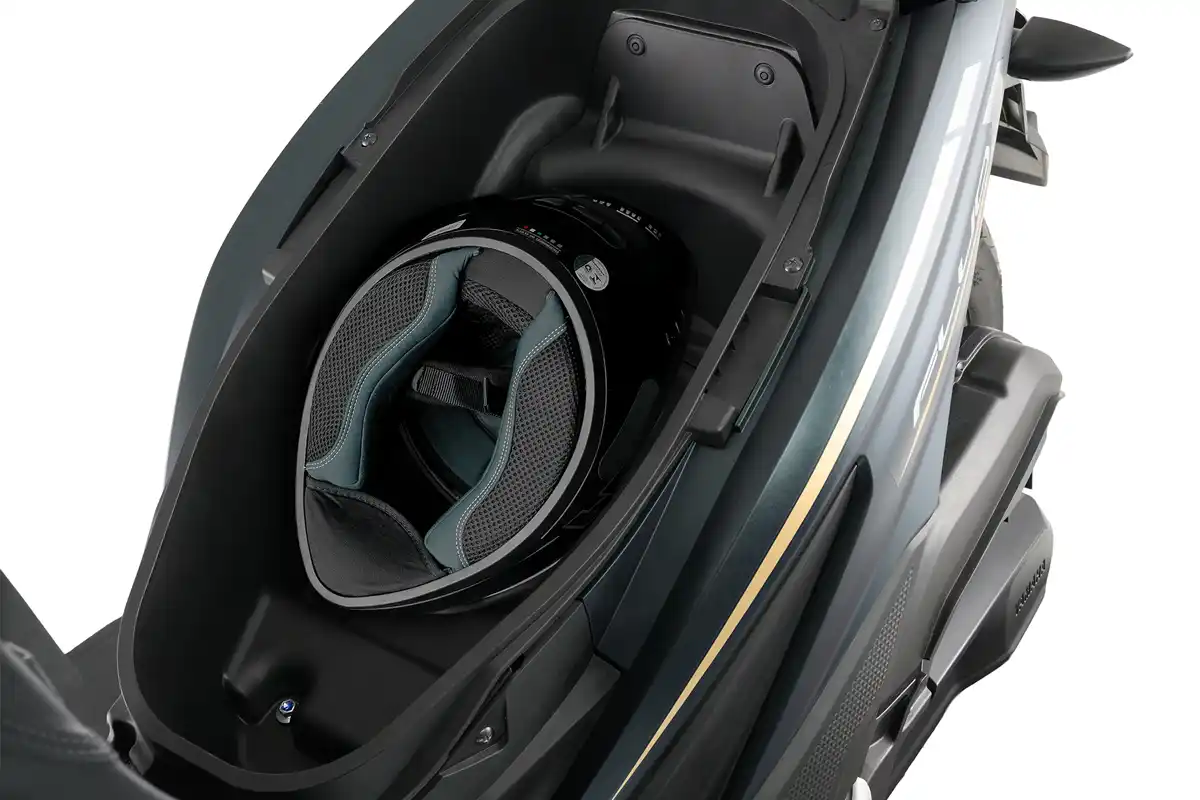 Sob o banco tem capacidade de 25 litros - Divulgação Sob o banco tem capacidade de 25 litros - Divulgação