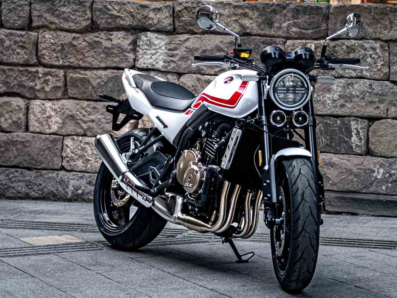 Chinesa ZX 500F aposta em motor 4 cilindros e design retrô