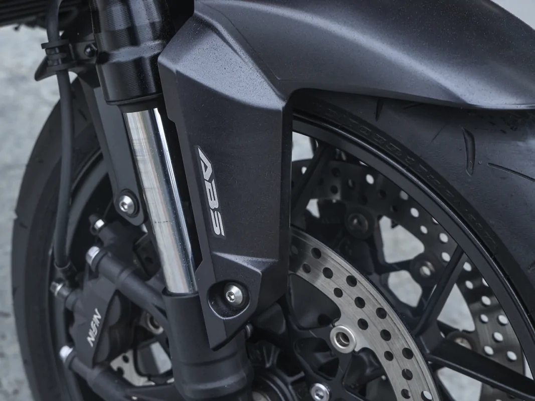 Honda lança a CB650R E-Clutch 2027 no Brasil; novas cores e preço de R$ 59.560 1 honda cb650 r 2027 0000 0
