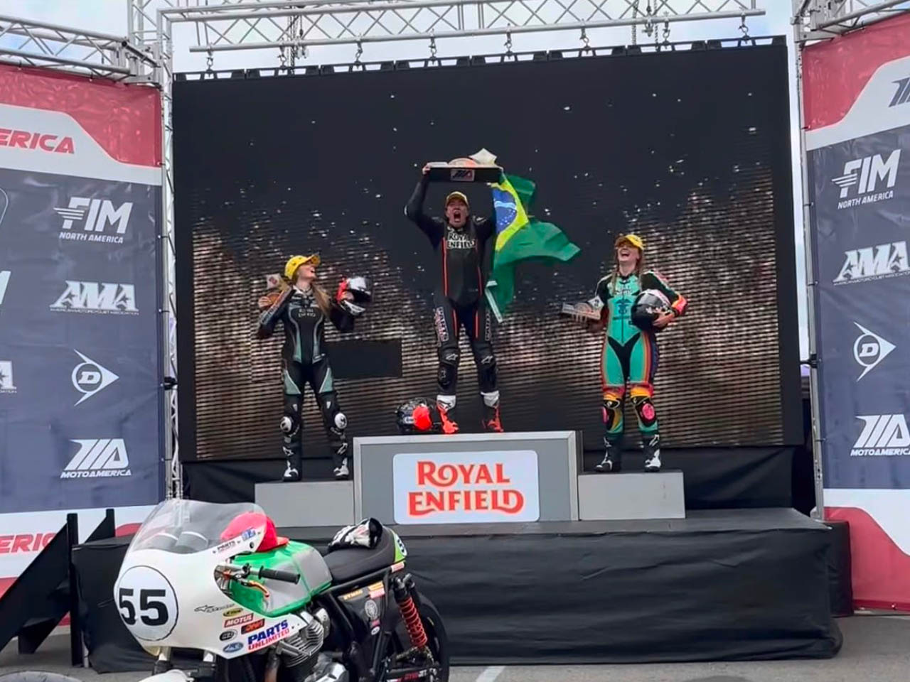 Tati Paze vence o Build. Train. Race. nos EUA - Divulgação Tati Paze vence o Build. Train. Race. nos EUA - Divulgação