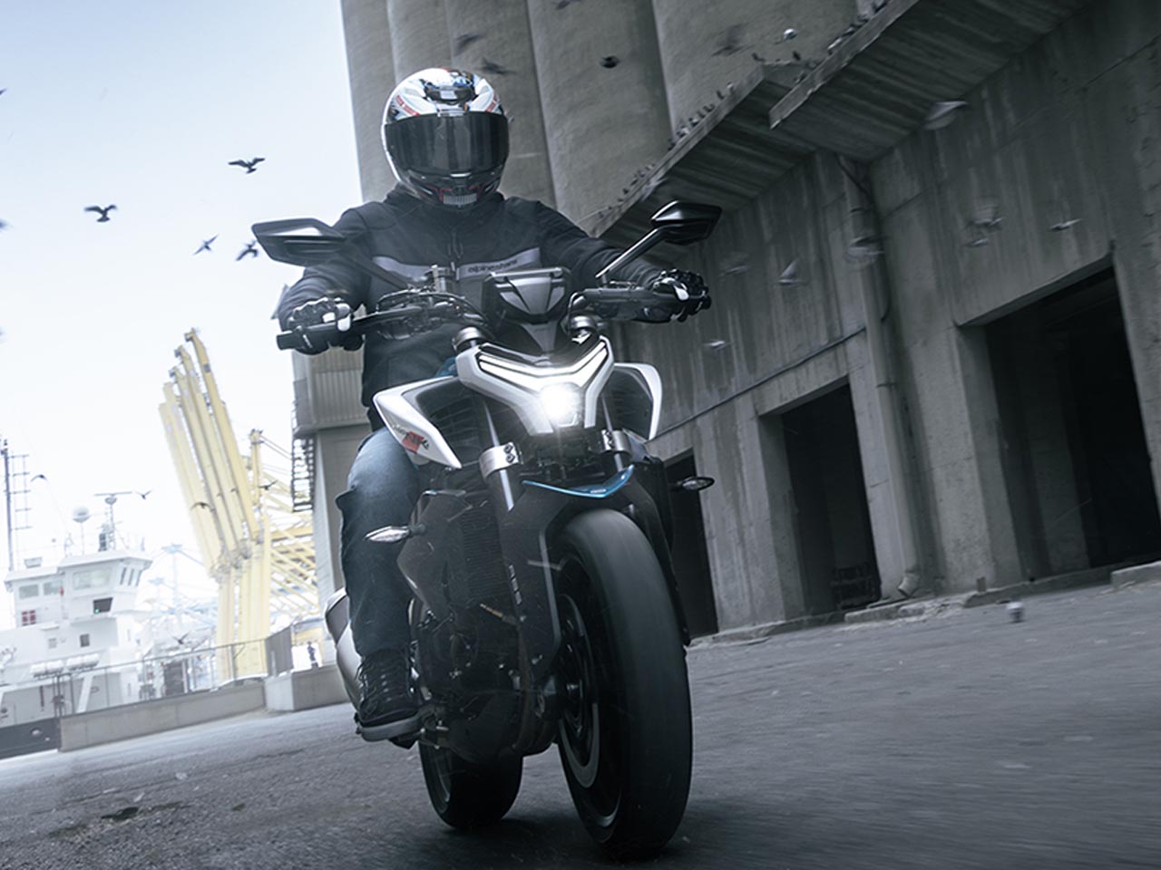 CFMoto 450 NK - Divulgação CFMoto 450 NK - Divulgação