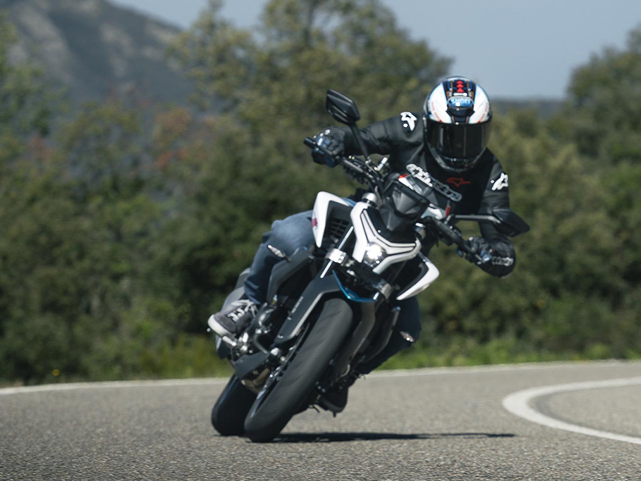 CFMoto 450 NK - Divulgação CFMoto 450 NK - Divulgação