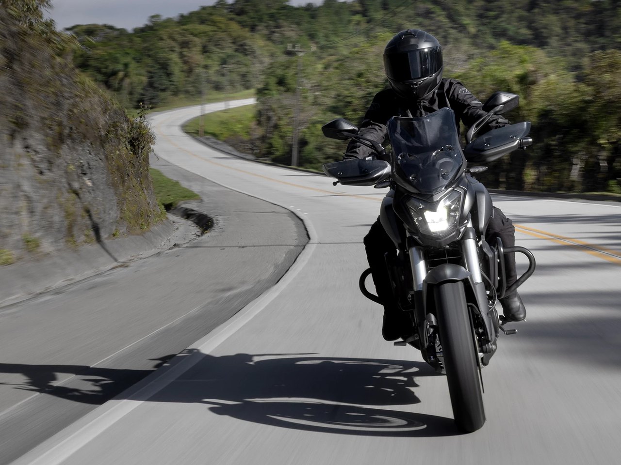 Bajaj Dominar 400 2027 - Divulgação Bajaj Dominar 400 2027 - Divulgação