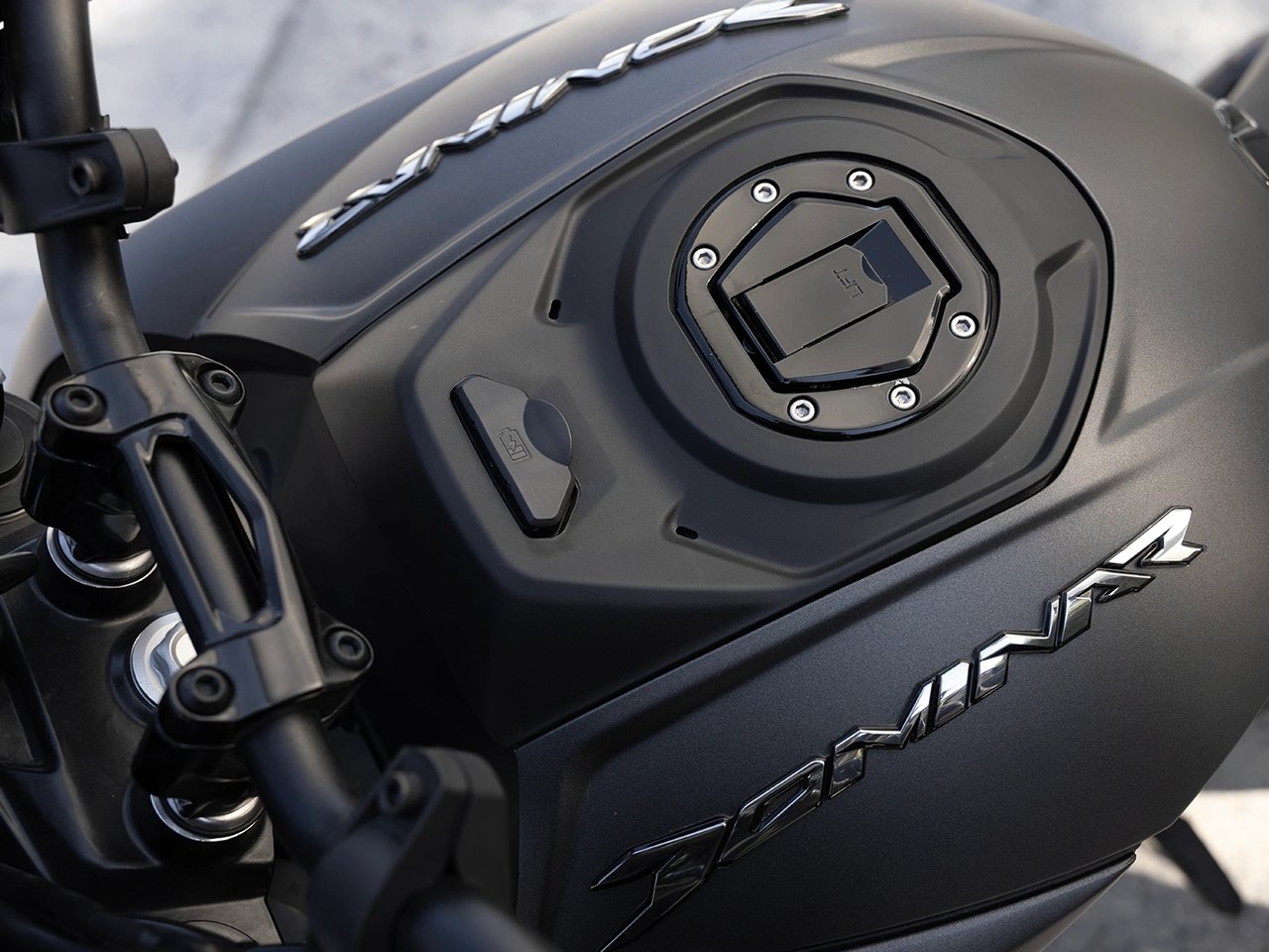 Bajaj Dominar 400 2027 - Divulgação Bajaj Dominar 400 2027 - Divulgação