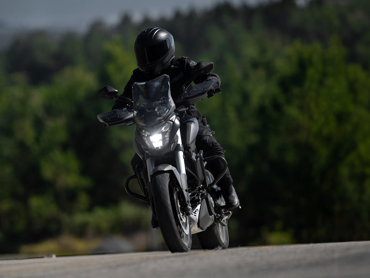 Bajaj Dominar 400 2027 - Divulgação Bajaj Dominar 400 2027 - Divulgação