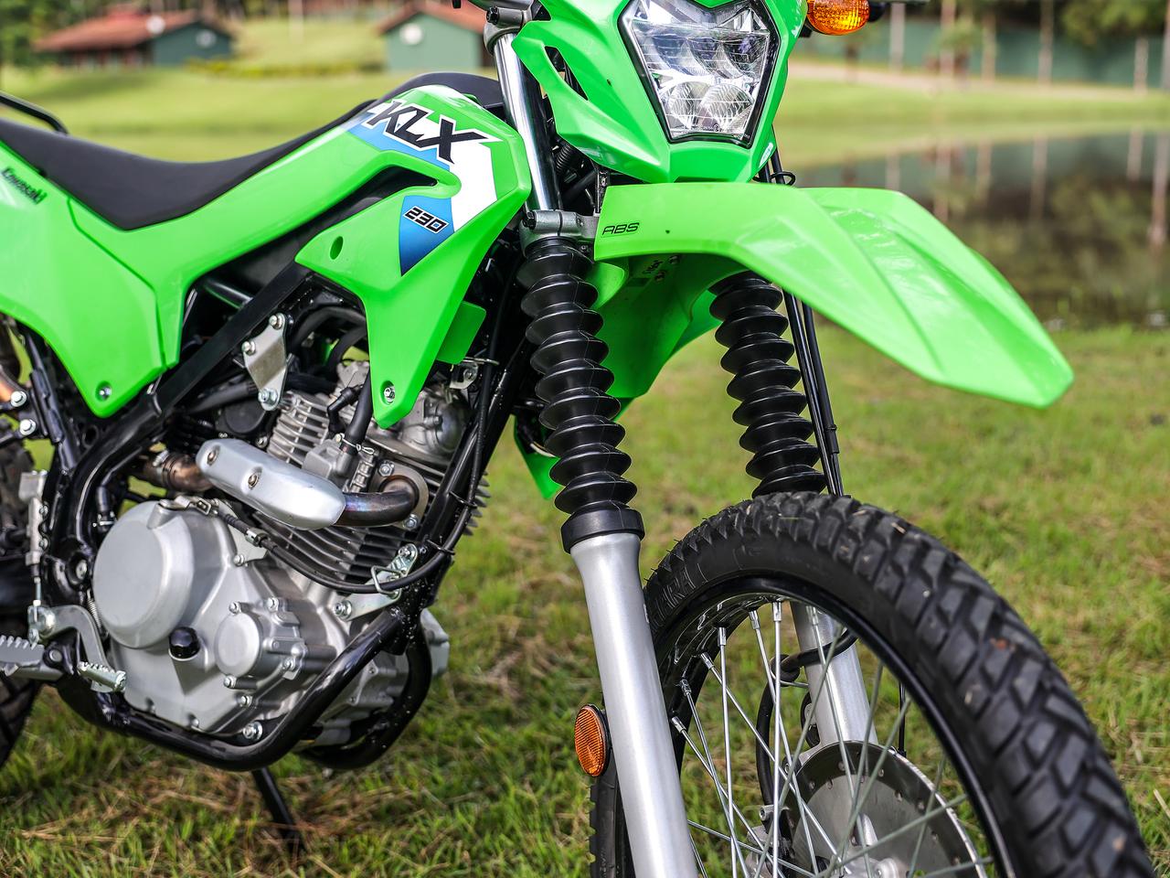 Kawasaki: revisões com preço fixo para as KLX230 e KLX230 - Divulgação Kawasaki: revisões com preço fixo para as KLX230 e KLX230 - Divulgação