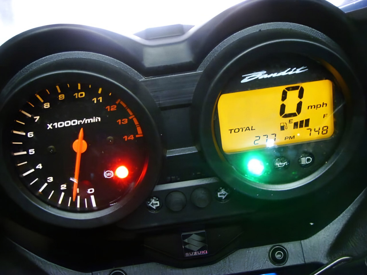 Suzuki Bandit 650: mudança no painel - Divulgação Suzuki Bandit 650: mudança no painel - Divulgação