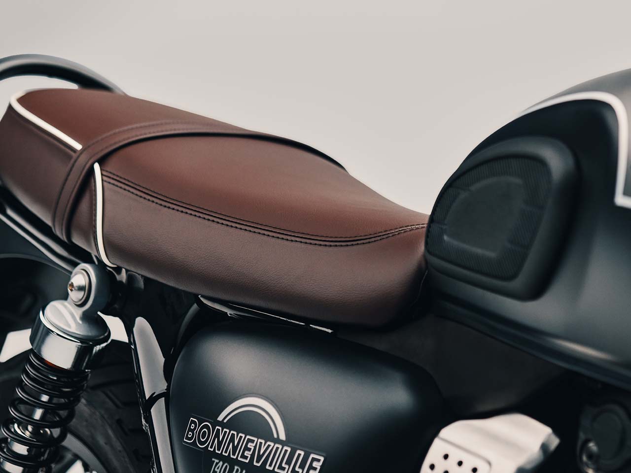 Triumph Bonneville T40 Black 2027 - Divulgação Triumph Bonneville T40 Black 2027 - Divulgação