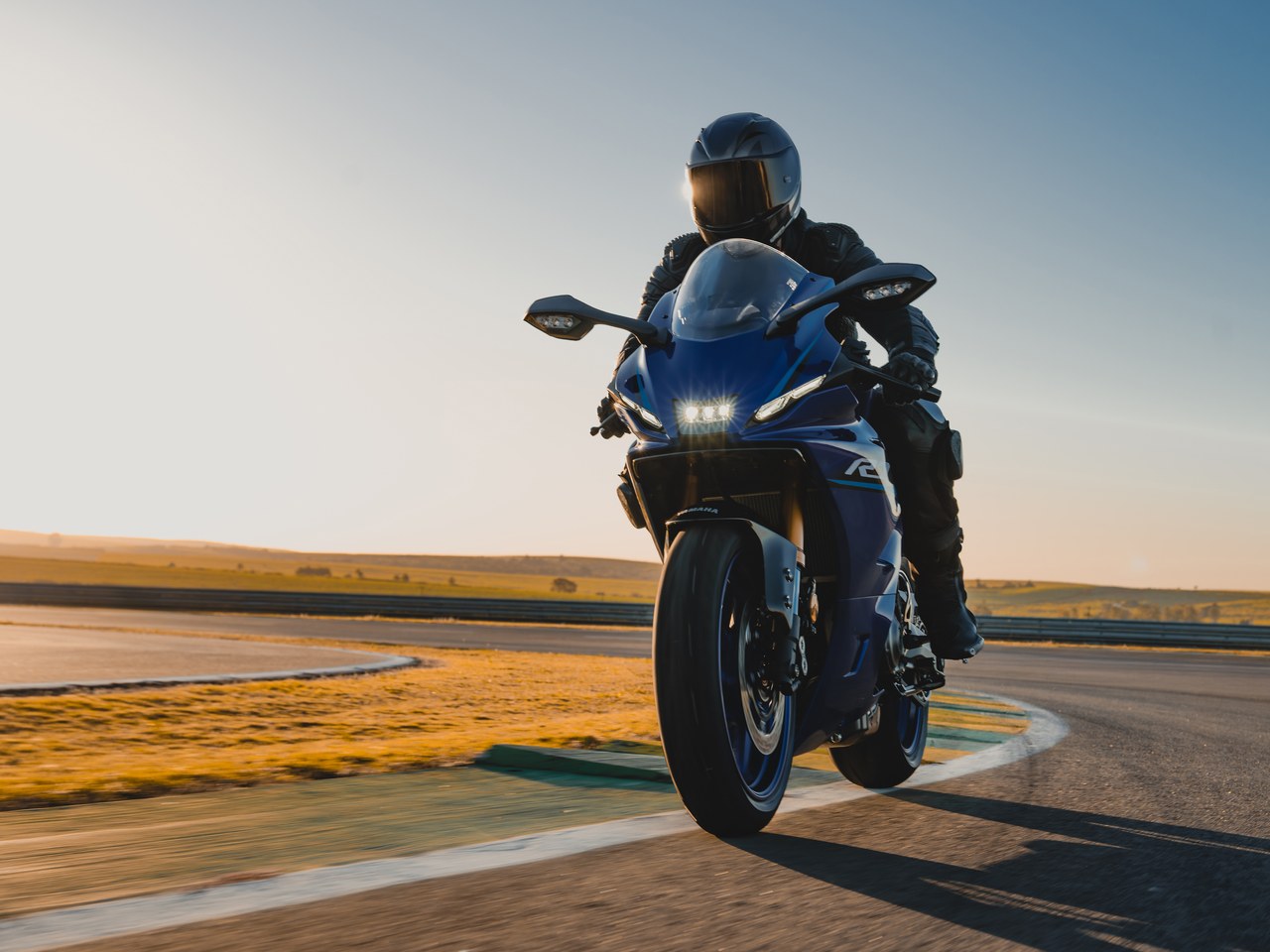 Yamaha R7 2027: em novembro nas lojas - Divulgação Yamaha R7 2027: em novembro nas lojas - Divulgação